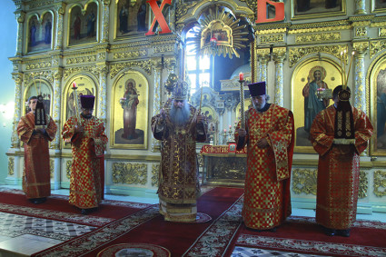 Всенощное бдение в Духосошественском кафедральном соборе Саратова