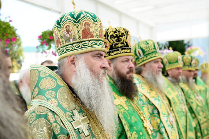 Митрополит Лонгин принял участие в Патриаршем богослужении на соборной площади Серафимо-Дивеевского монастыря