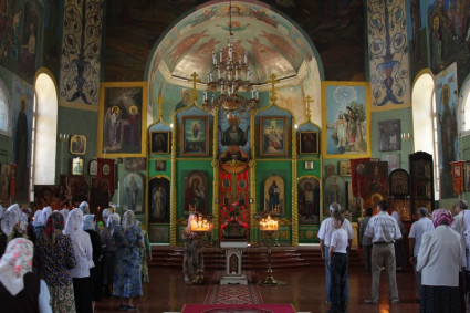 Божественная литургия в Крестовоздвиженском храме города Хвалынска
