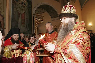 Благодатный огонь из Иерусалима.