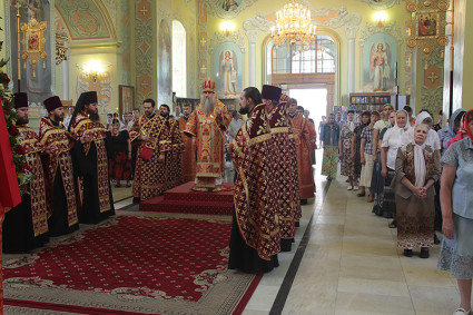 Всенощное бдение в храме в честь Покрова Пресвятой Богородицы Саратова