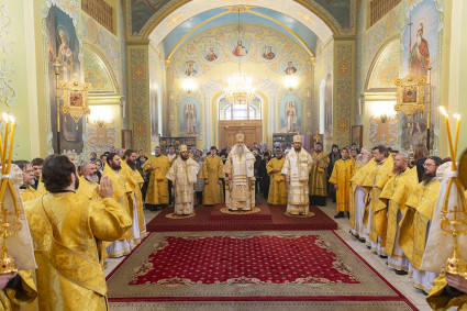 Божественная литургия в храме в честь Покрова Пресвятой Богородицы г. Саратова