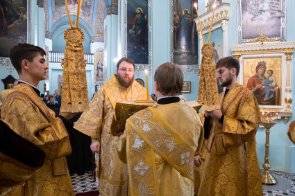 Митрополит Игнатий совершил всенощное бдение в Свято-Духовском соборе г. Саратова