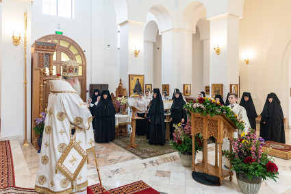 Божественная литургия в Свято-Алексиевском женском монастыре г. Саратова