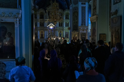 Великое повечерие с чтением канона преподобного Андрея Критского в храме Сошествия Святого Духа г. Саратова