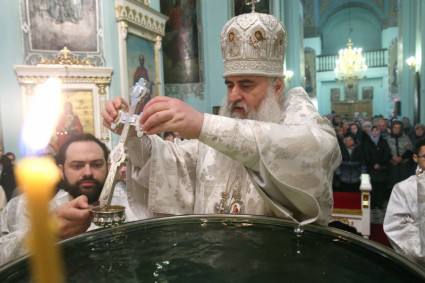 Божественная литургия и чин Великого освящения воды в Духосошественском храме Саратова