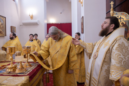 Митрополит Игнатий совершил Божественную литургию в Свято-Алексиевском женском монастыре г. Саратова