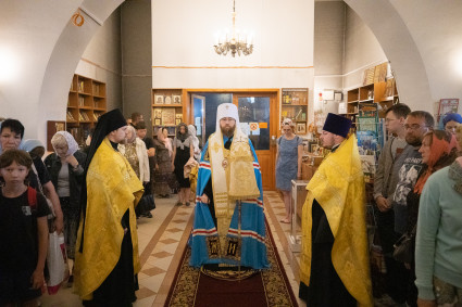 Митрополит Игнатий совершил всенощное бдение в Петропавловском храме г. Саратова