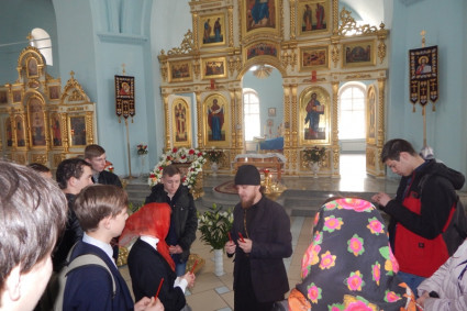 Студенты СГТУ посетили Покровский храм Петровска