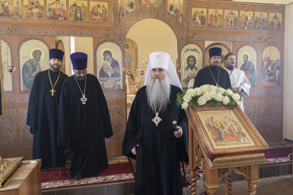 Божественная литургия в храме во имя святого праведного Лазаря Четверодневного на Новоелшанском кладбище г. Саратова