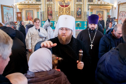 Митрополит Игнатий совершил Божественную литургию в храме Архангела Михаила с. Михайловка