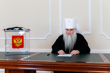 Митрополит Лонгин принял участие в голосовании по поправкам к Конституции Российской Федерации