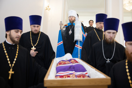 Завершилось пребывание саратовских святителей в крестовом храме епархиального управления