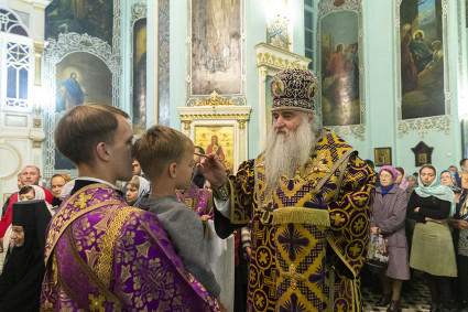 Всенощное бдение с чином воздвижения Креста в храме в честь Сошествия Святого Духа г. Саратова