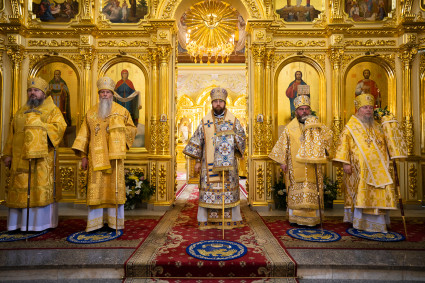 Совершено соборное архиерейское богослужение в Покровском соборе г. Саратова