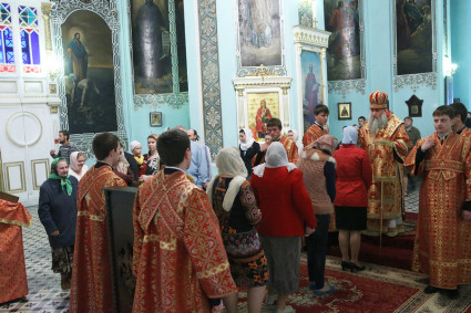 Всенощное бдение в Духосошественском кафедральном соборе Саратова