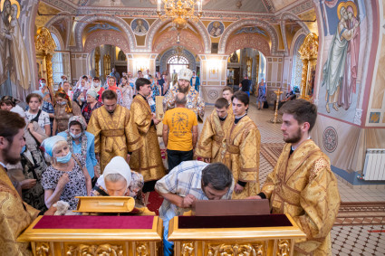 Митрополит Игнатий совершил всенощное бдение в Свято-Троицком кафедральном соборе г. Саратова