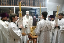 Божественная литургия и панихида в Свято-Никольском храме Саратова