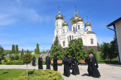 Представители синодального отдела посетили монастыри Саратовской епархии