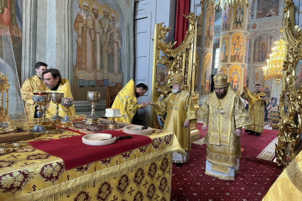 Митрополит Игнатий принял участие в Божественной литургии в Успенском кафедральном соборе г. Коломны
