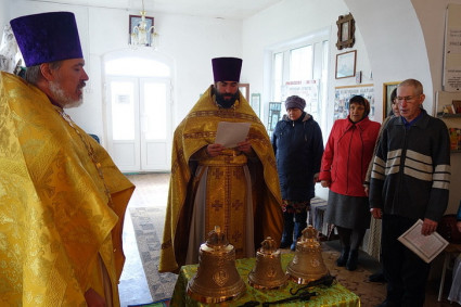 Освящены колокола храма во имя Святой Живоначальной Троицы села Земляные Хутора