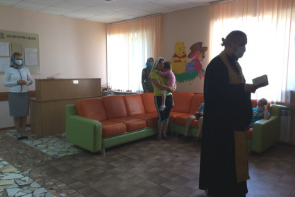 Волонтеры рассказали пациентам больницы о чудотворной иконе