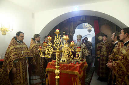 Великое освящение храма во имя святых бессребреников и чудотворцев Космы и Дамиана г. Саратова и Божественная литургия в новоосвященном храме