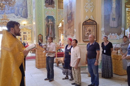 Сотрудники Покровского собора и епархии помолились перед принесением мощей преподобного Сергия