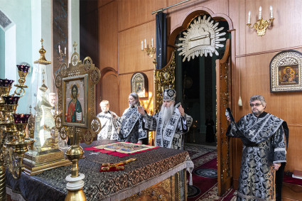 Литургия Преждеосвященных Даров в храме Сошествия Святого Духа г. Саратова