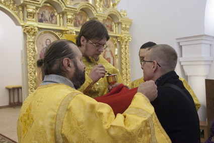 Совершены чин положения Антиминса и первая Литургия в новом храме, возведенном на Ильинской площади