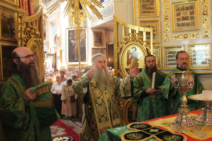 Божественная литургия в Михайловском соборе Псково-Печерского монастыря
