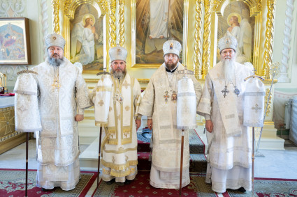Божественная литургия в Покровском соборе г. Саратова