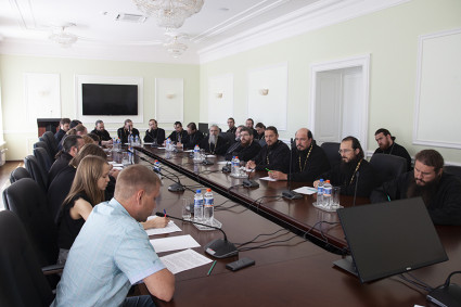 Состоялось совещание с настоятелями двадцати новых храмов Саратова