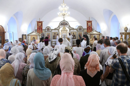 Божественная литургия в Спасо-Преображенском мужском монастыре Саратова