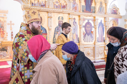 Митрополит Игнатий совершил Божественную литургию в храме Рождества Христова г. Саратова
