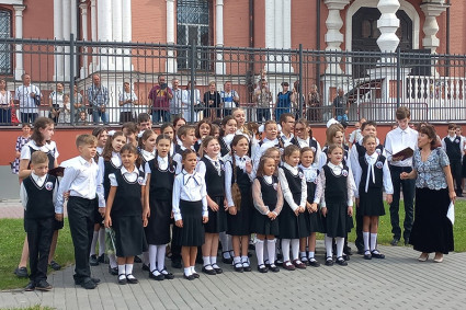 В Покровской гимназии Саратова прошла торжественная линейка
