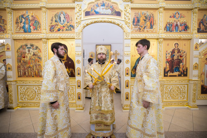 Митрополит Игнатий совершил Божественную литургию в саратовском храме в честь Владимирской иконы Божией Матери