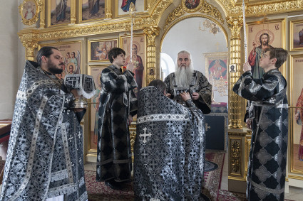 Литургия Преждеосвященных Даров в храме во имя Святых Царственных Страстотерпцев г. Саратова