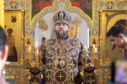 Митрополит Игнатий совершил Великую вечерню в соединении с Литургией святителя Василия Великого в Свято-Алексиевском женском монастыре г. Саратова