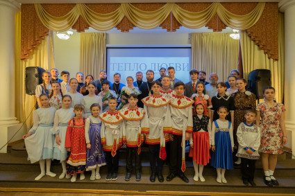 Митрополит Игнатий посетил концерт «Тепло любви»