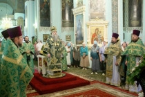 Божественная литургия в Духосошественском кафедральном соборе г. Саратова