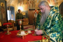 Божественная литургия в Свято-Троицком соборе Саратова и панихида об упокоении Архиепископа Пимена (Хмелевского)