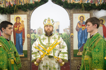 Митрополит Игнатий совершил Великое освящение храма преподобного Серафима Саровского р.п. Татищево и первую Божественную литургию в новоосвященном храме