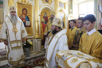 Божественная Литургия в храме во имя святой великомученицы Параскевы Пятницы села Малиновка Аркадакского района