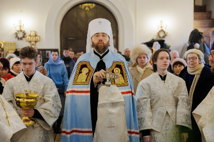 Митрополит Игнатий совершил царские часы, изобразительны, Литургию святителя Василия Великого в соединении с великой вечерней в храме преподобного Сергия Радонежского г. Саратова