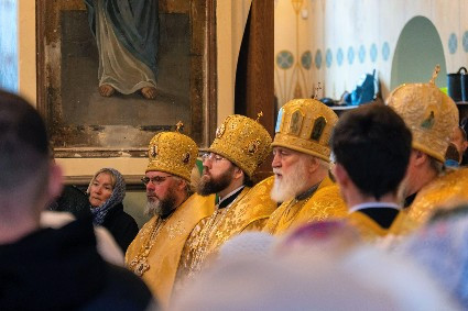 Митрополит Павел, митрополит Игнатий и архиереи Саратовской митрополии совершили Великое освящение Свято-Троицкого кафедрального собора г. Покровска