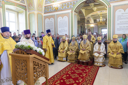 Божественная литургия в храме во имя святой великомученицы Параскевы Пятницы с. Малиновка Аркадакского района
