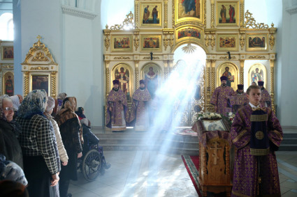 Божественная литургия в храме в честь Покрова Пресвятой Богородицы г.Петровска