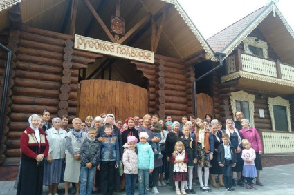 Прихожане храма благоверного князя Александра Невского посетили «Русский дом»