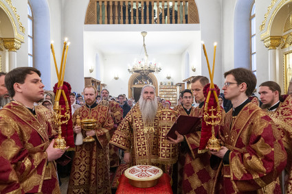 Божественная литургия на Архиерейском подворье — в храме святых равноапостольных Кирилла и Мефодия при СГУ